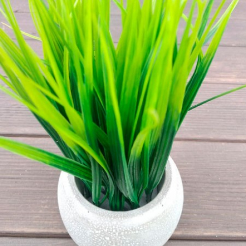 Искусственная зелень в горшке из бетона 7 см